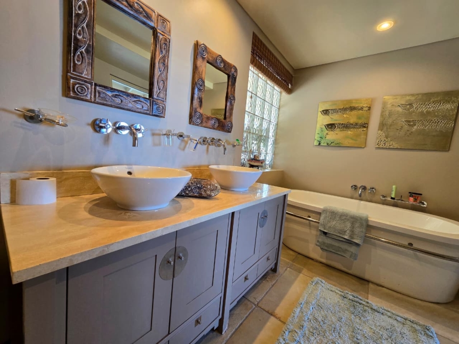8 Bedroom Property for Sale in Oubaai Western Cape